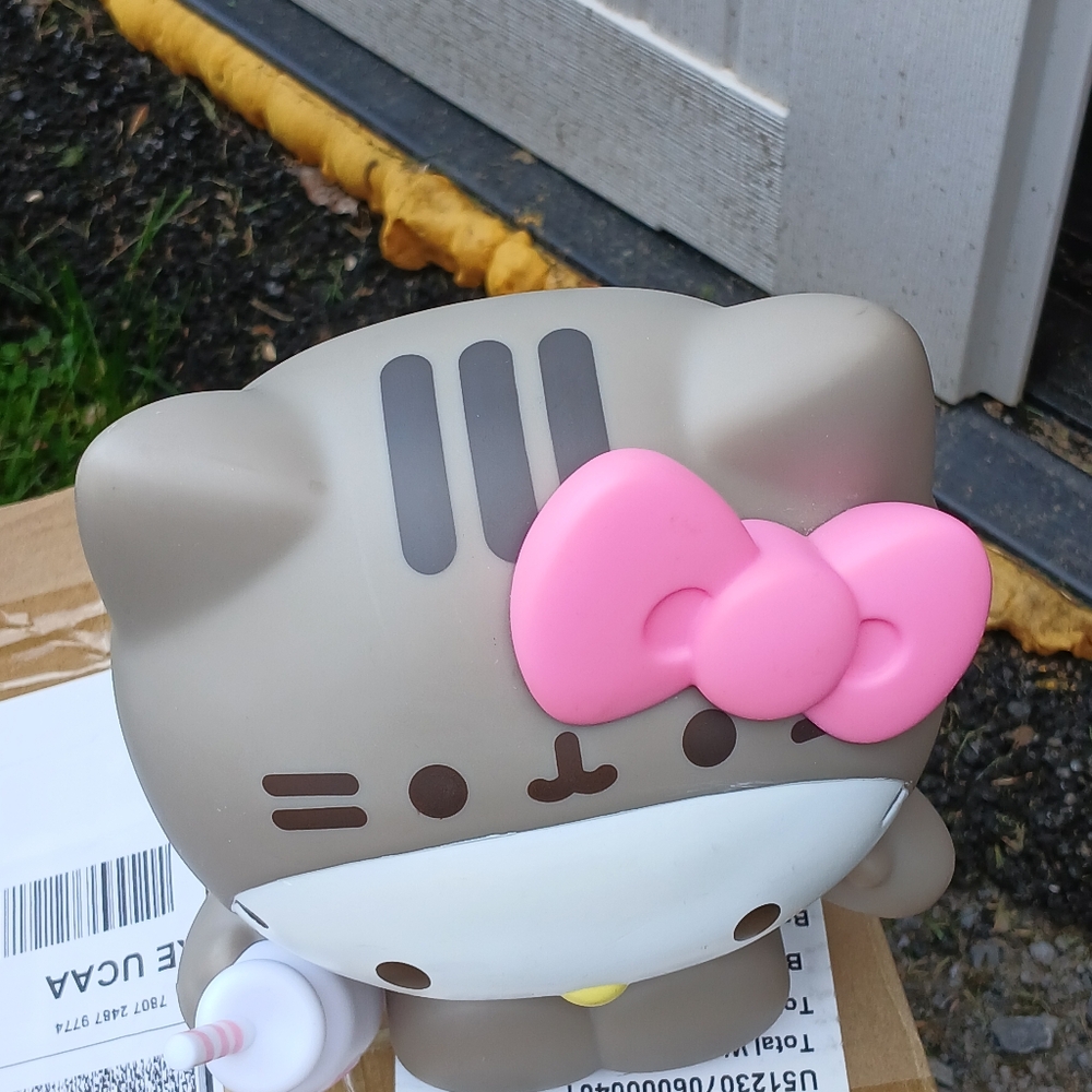 Hello Kitty Gray and Pink Figurine